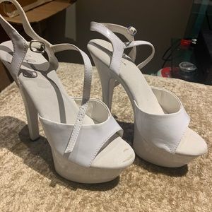 Ellie white size 7 high heels